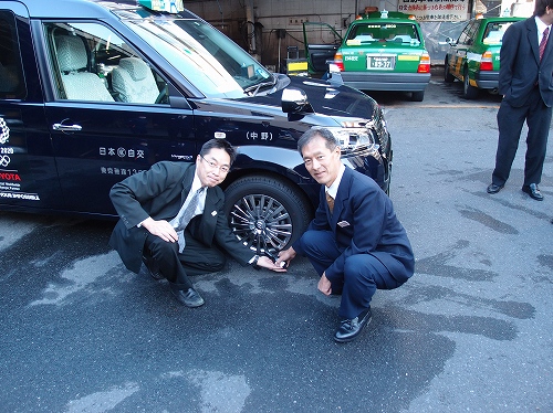 日本自交　ジャパンタクシー第一号出発式
