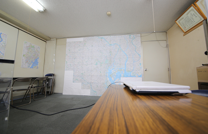いたるところに地図。説明に便利だそうです。