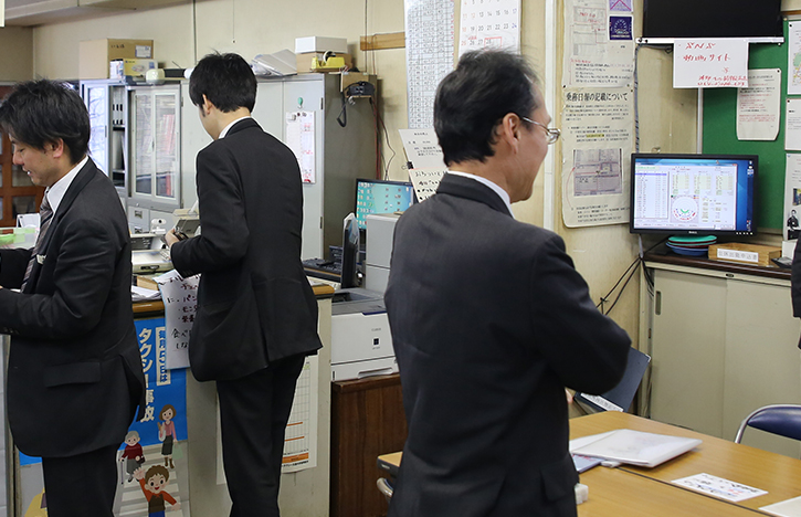 もうすぐ点呼の時間。皆さん集まってきました