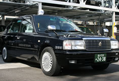 国際自動車株式会社（kmグループ）黒塗りの営業車両
