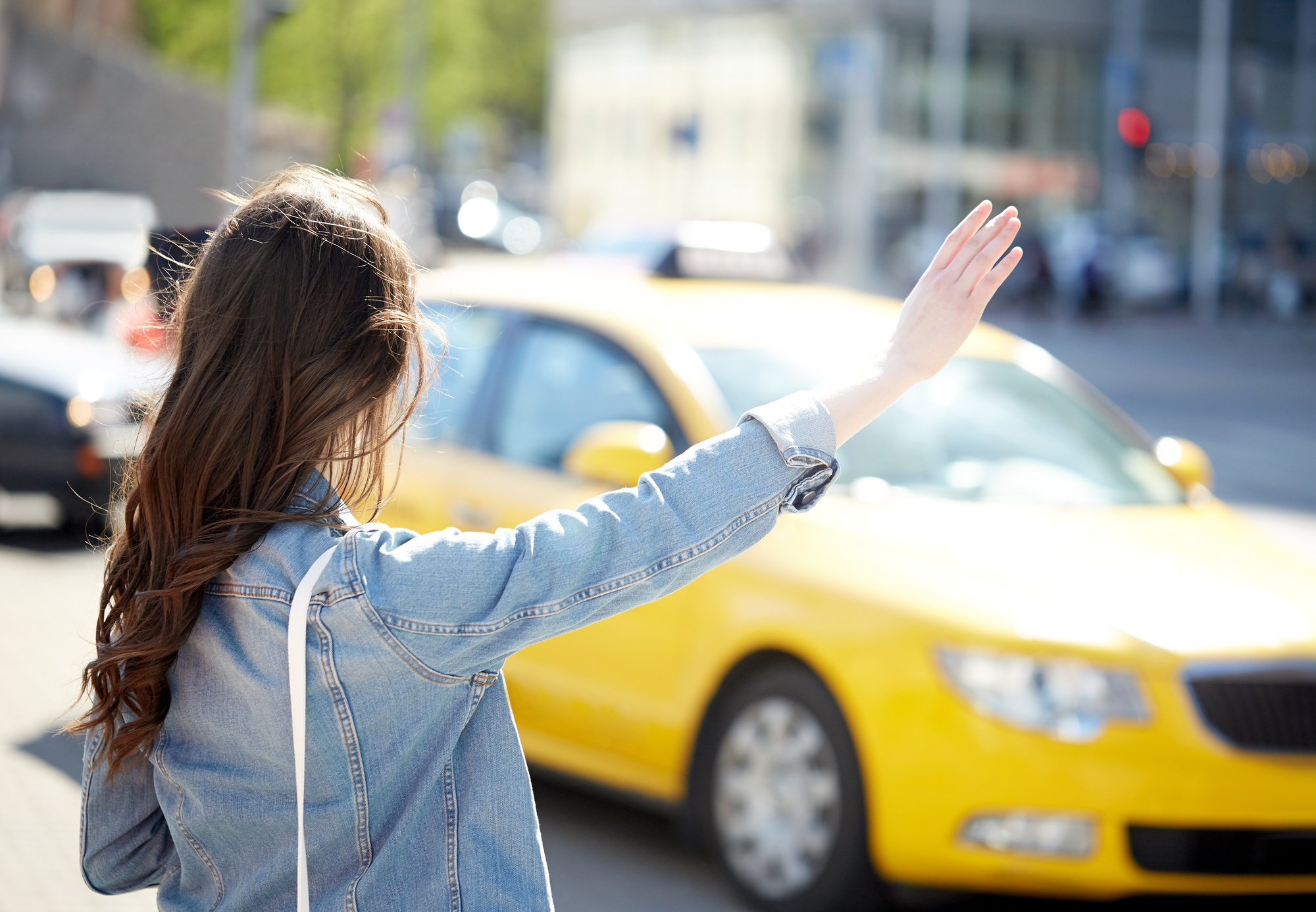 自家用車がタクシーに？日本版ライドシェア4月より開始