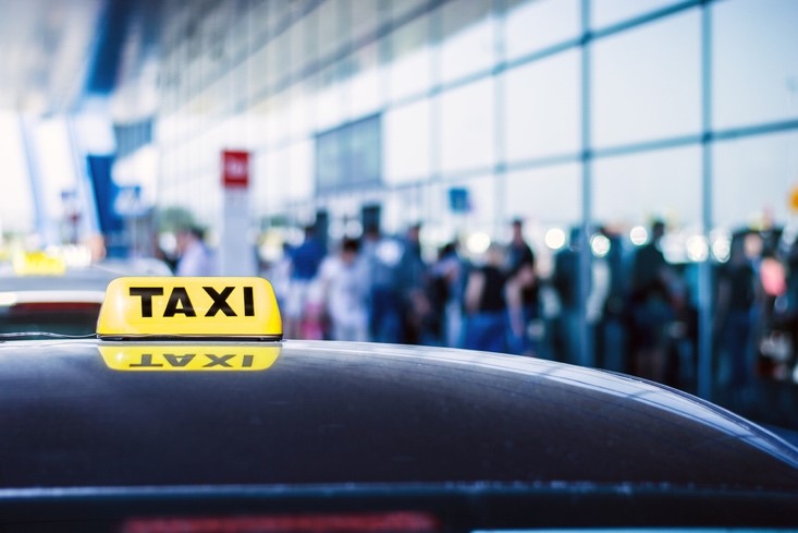 タクシー運転手の平均年収と給料はどれぐらい？応募時の対策についても解説。【2022年2月更新】
