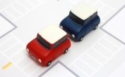 【要注意】タクシー運転手も他人事ではない！煽り(あおり)運転のリスクと事故防止策とは？