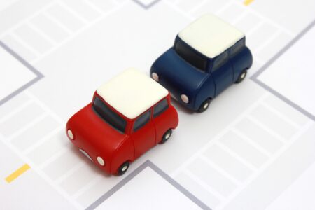 【要注意】タクシー運転手も他人事ではない！煽り(あおり)運転のリスクと事故防止策とは？