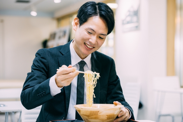 タクシー運転手さん!美味しいお店教えて…!食通が多いタクシー運転手の【お昼事情】とは?