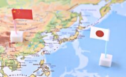 まもなく2026年！冷え込む日中関係と国内タクシーの関係性とは？