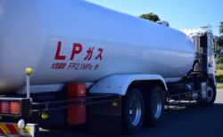 タクシーの燃料って何？LPガスとは？値上げの影響と仕事への関係を解説