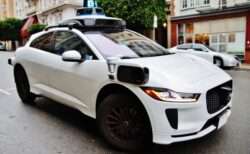 【タクシーニュース】東京都内で日産ロボタクシーが2026年後半に試験運行！ついになるかタクシー自動運転。